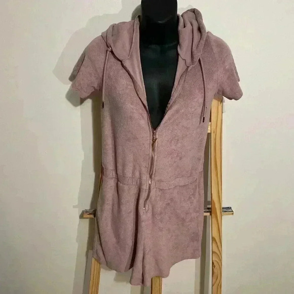 Yitty Fabletics, mauve purple,Terry short romper ,size medium ,hooded ,zip up ￼ - Picture 4 of 10